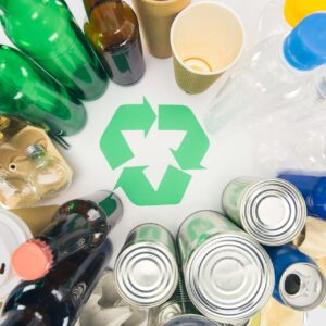 top view of various types of trash with recycle sign on white El Impacto Económico: La Gestión de Residuos como Motor de Desarrollo